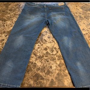 IZOD Relaxed Fit Mens Blue Jeans 42x30 like new